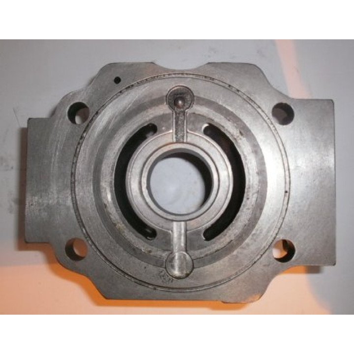 MA10V045/52 SAE A R/H THRU-D UNC