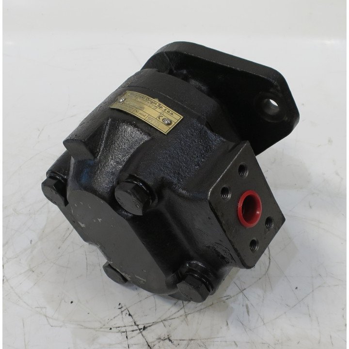 JCB 520 PUMP     P2AP1907R2B2A