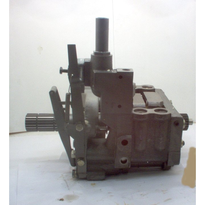 MF 550 YOKE PUMP    1683301M92